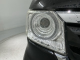 LEDヘッドライトは、点灯の瞬間から最大光量を発揮し、突然暗くなるトンネルなどでの安定感を高めます。