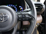 アダプティブクルーズコントロール機能付きです。走行中に先行車の様子を検知しながら、設定した車速の範囲内で先行車との距離のキープを支援します。詳細は販売店スタッフまでおたずねください。