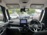 視界広々で運転しやすいインパネ