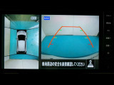 アラウンドモニター 白線や駐車車両をナビ及びルームミラーに表示 駐車している車両との位置関係も一目で分かって安心です