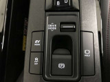 電動パーキングブレーキを搭載。スイッチ操作でパーキングブレーキを作動・解除することが可能ですので、操作の力が不要ですよ♪
