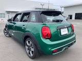MINIのアイコンでもある、丸目のヘッドライト。高いデザイン性でMINIをよりお洒落に見せてくれます!