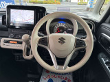 右手にはクルーズコントロール機能付きで長距離運転も楽々です!左手には音量調整、MODE変更などの機能が付いています!