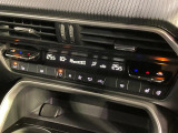 【オートライト】周りの明るさに応じて自動でヘッドライトの点灯・消灯ができる機能です!ライトの付け忘れ・消し忘れなどが無くなり、雨の日や夕方の走行も安心!トンネル通過時も便利ですね♪