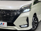 【LEDヘッドライト】悪天候や夜間走行時も良好な視界を確保し安心して運転できる高輝度LEDヘッドライトを装備!点灯速度が早く、消費電力も抑えられています。