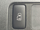 【パワースライドドア】スマートキーや運転席のスイッチでスライドドアの開閉が可能♪電動だから力を入れてドアを開ける必要が無く、小さいお子様でも、重い荷物を持っている時もラクに開け閉めできます♪