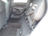 ◆チップアップ&ダイブダウン機構付【ULTR SEAT】は後席座面を左右分割で跳ね上げることができます。トランクで積載できない背の高い荷物をラクラク収納できます。ホンダ車ならではの人気装備です。