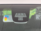 【レーダーブレーキサポート】走行中に前方の車両等を認識し、衝突しそうな時は警報とブレーキで衝突回避と被害軽減をアシスト。より安全にドライブをお楽しみいただけます。