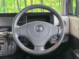 インテリアに合わせたデザインのステアリングは、運転される方のことも考え、運転しやすい形状、大きさです。是非一度、実際に触ってお確かめください。