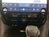 アルファードのエアコンはオートエアコン付きになります♪お好みの温度設定をすれば車内の温度を検知し自動で調整をしてくれます。暑い日や寒い日に特に活躍してくれます。