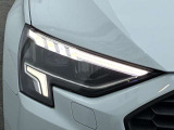 LEDヘッドライト。デイタイムランニングライトも備わっております。