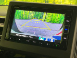 【バックカメラ】駐車時に後方がリアルタイム映像で確認できます。大型商業施設や立体駐車場での駐車時や、夜間のバック時に大活躍!運転スキルに関わらず、今や必須となった装備のひとつです!