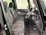 シートは厚めのクッションですのでゆったり座れますよ。