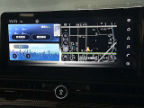 12.3インチ、メーカーオプションのNissanConnectナビが付いています。