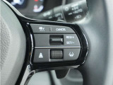 ◆アダプティブクルーズコントロール◆予め設定した車速内でクルマが自動的に加減速。前走車との適切な車間距離を維持しながら追従走行します。【LKAS】車線維持支援システムでステアリング操作を支援。
