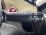 【オートライト(AUTO)】外の明るさをシステムが感知して、自動でヘッドライトが点灯します!ヘッドライトをつけ忘れを防ぐ便利機能です。
