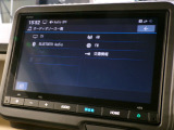 CD、DVD、Bluetooth、AM、FM、スマートフォン接続ができます。