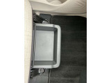 助手席シートの下には車検証を収納できる引き出しつきです☆