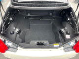 積み下ろしのしやすいデッキにはたっぷりと荷物を積み込んでいただけます。遊びから仕事まで、様々なシーンで頼れます♪