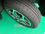 【タイヤの残り溝】こちらの車輌のタイヤ残り溝は画像の通りです。調べる際にはご参考ください。