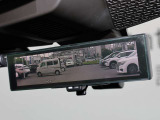 車両後方を映し出します・スマートルームミラー装備です。
