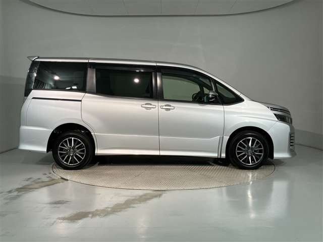 トヨタ ヴォクシー 2.0 ZS 4WD の中古車詳細 (76,000km
