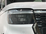 LEDヘッドライトは、点灯の瞬間から最大光量を発揮し、突然暗くなるトンネルなどでの安定感を高めます。