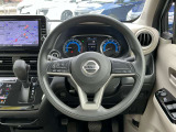 ハンドルは軽やかに回り、気持ちよく運転が出来ます。