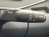 【オートライト】周りの明るさに応じて自動でヘッドライトの点灯・消灯ができる機能です!ライトの付け忘れ・消し忘れなどが無くなり、雨の日や夕方の走行も安心!トンネル通過時も便利ですね