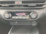 オートエアコンです!ボタンでの簡単な操作で室内を快適な温度にしてくれますので、夏場や冬場でも快適なドライブができます。