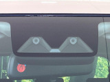 【スマートアシスト】走行中に前方の車両等を認識し、衝突しそうな時は警報とブレーキで衝突回避と被害軽減をアシスト。より安全にドライブをお楽しみいただけます。