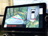 【パノラミックビューモニター】専用のカメラにより、上から見下ろしたような視点で360度クルマの周囲を確認することができます☆死角部分も確認しやすく、狭い場所での切り返しや駐車もスムーズに行えます。