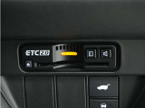 ◆ETC2.0装着◆進化したドライブ体験。料金収受システムだけだったETCが生まれ変わって、高速道路を賢く使うETC2.0に進化しました。多彩な情報サービスが便利で快適なドライブ体験を提供します。