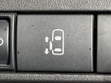 【パワースライドドア】スマートキーや運転席のスイッチでスライドドアの開閉が可能♪電動だから力を入れてドアを開ける必要が無く、小さいお子様でも、重い荷物を持っている時もラクに開け閉めできます♪