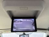 大迫力の11インチワイド後席専用モニターが車内をビッグな感動空間に♪お気に入りの映画を映せば、まるで移動するシアタールーム。長距離ドライブでもお子さまが退屈せず、ご機嫌に過ごせます。