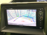 【バックカメラ】駐車時に後方がリアルタイム映像で確認できます。大型商業施設や立体駐車場での駐車時や、夜間のバック時に大活躍!運転スキルに関わらず、今や必須となった装備のひとつです!