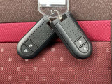 インテリジェントキー 雨の日での傘や 両手の荷物で 手がふさがっていても 楽楽ドアロック&解除 出来ます♪
