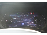 メーターパネルはフル液晶。センター部分にナビを表示することも可能です。