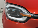 LEDヘッドライトは、点灯の瞬間から最大光量を発揮し、突然暗くなるトンネルなどでの安定感を高めます。