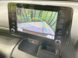 【バックカメラ】駐車時に後方がリアルタイム映像で確認できます。大型商業施設や立体駐車場での駐車時や、夜間のバック時に大活躍!運転スキルに関わらず、今や必須となった装備のひとつです!