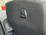 助手席の後ろにはお買い物袋などをひっかけられるフックがついていて意外と便利なんです!