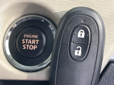 【キーレス】少し離れた場所からでもボタン一つでドアの開錠・施錠ができるのでとっても便利!ドアの鍵穴周りに傷をつけることもありません♪