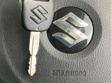 【キーレス】少し離れた場所からでもボタン一つでドアの開錠・施錠ができるのでとっても便利!ドアの鍵穴周りに傷をつけることもありません♪