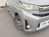 【HIDヘッドライト】非常に明るく前方を照らしてくれるので、悪天候や夜間の走行時も視界良好で安心してお乗りいただけます。
