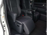ゆとりある広々とした車内空間は、ドライブを始め買い物やレジャーなど、幅広く活躍します。一人でもみんなとでもお出かけを楽しみましょう!
