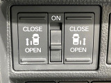 【両側パワースライドドア】スマートキーや運転席のスイッチで後席両側スライドドアの開閉が可能♪電動だから力を入れてドアを開ける必要が無く、小さなお子様でも簡単に開け閉めでき快適です♪