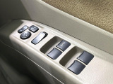 【電動格納ミラー】サイドミラーは電動格納式となっており、狭い駐車場でもキズがつくリスクを抑えられます。