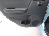 当店には悪天候でもゆっくりとお車をご覧いただくことができる大型の屋根がございますので、雨天時でもご安心してご来店ください。