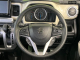 【純正革巻きステアリング】上質な革を使用することで、手にしっかり馴染みとても運転しやすいハンドルです♪