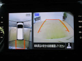 ■アラウンドビューモニター搭載。車体を4方向のカメラで「上から見下ろしたような映像」を映します。車庫入れが苦手な方も映像サポートでラクラク駐車できます。